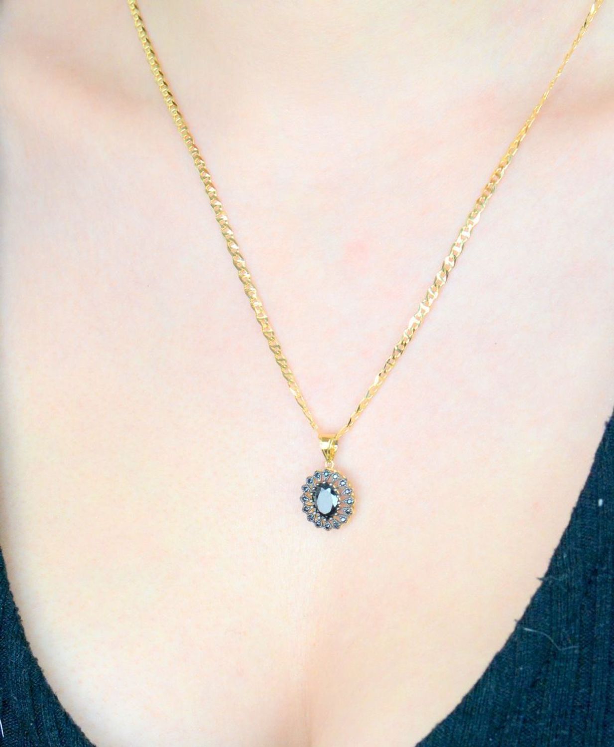 Zawieszka złota markiza z czarnymi cyrkoniami i czarnym rodem, próba 585 ZA 7083 585. Zawieszka złota z czarnymi kamieniami. Modna złota biżuteria. Zawieszki złote. Prezent dla kobiety. 1.jpg